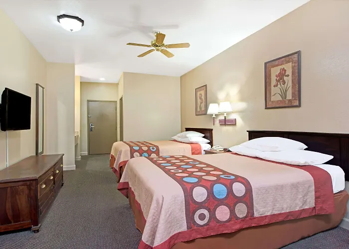 Super 8 By Wyndham St. Louis Airport