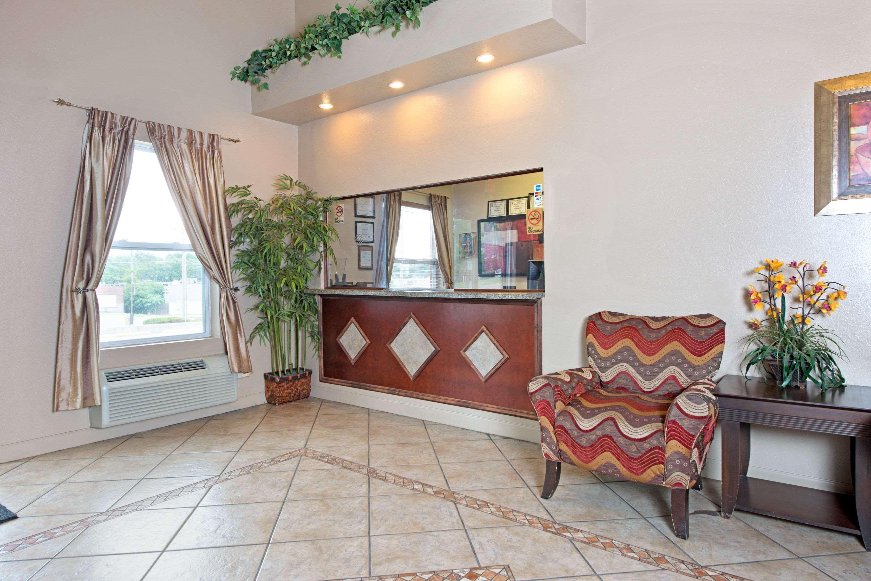 Super 8 By Wyndham St. Louis Airport Hotel *