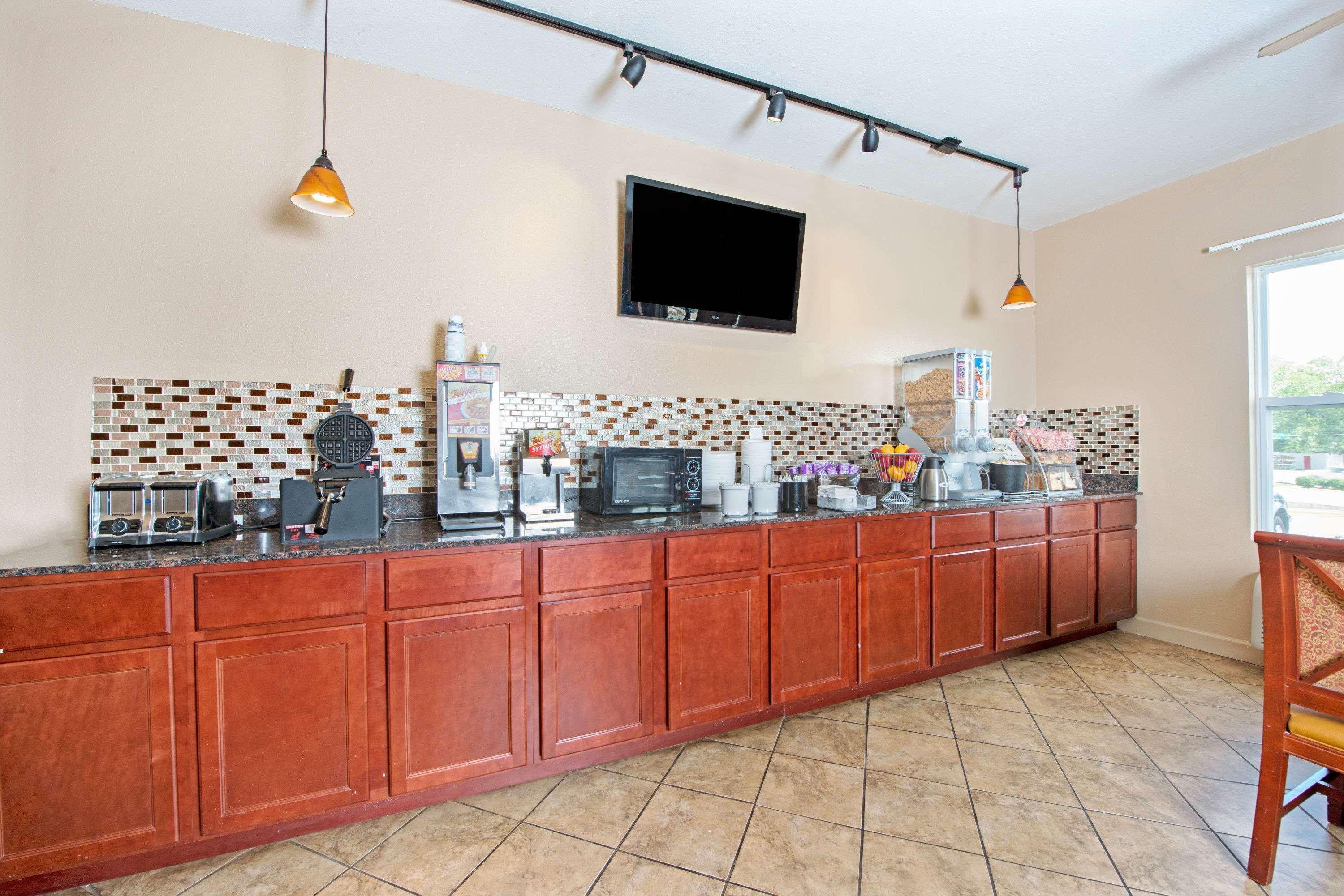 Hotel Super 8 By Wyndham St. Louis Airport