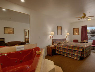 Super 8 By Wyndham St. Louis Airport Hotel
