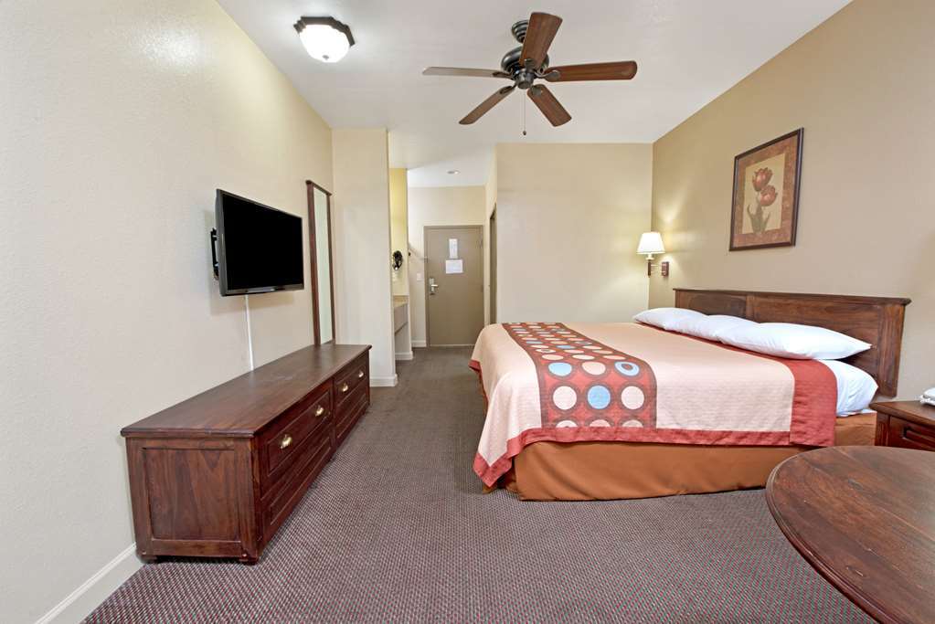 Super 8 By Wyndham St. Louis Airport Woodson Terrace